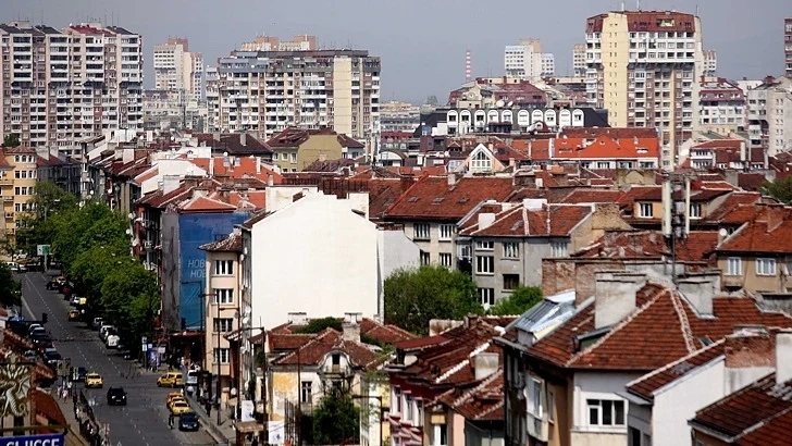 Столичната топлофикация оставя стотици домакинства без топла вода за 2 месеца през лятото