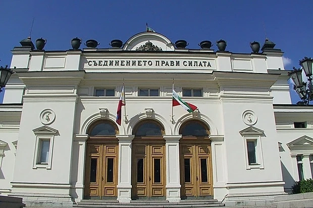 Днес Парламентът ще разгледа на първо четене Закона за държавните помощи и промени в Закона за предучилищното и училищното образование