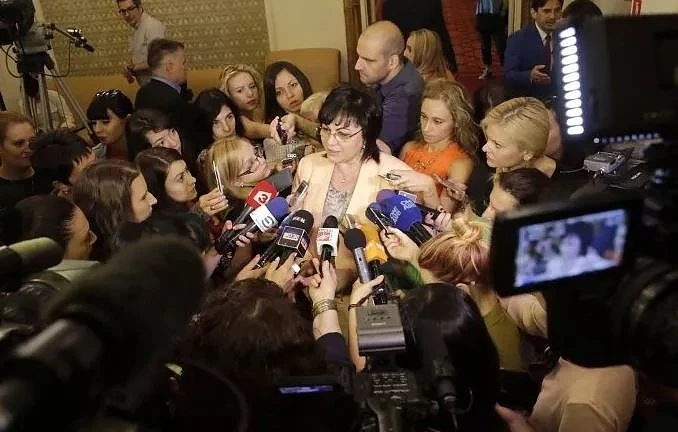 Корнелия Нинова иска списък на политиците, финансирани от КТБ