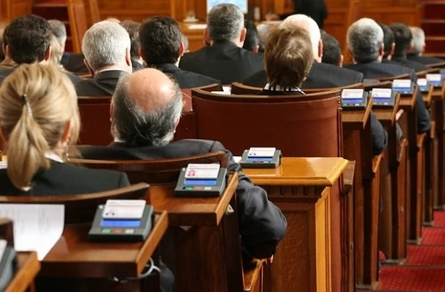 Последен работен ден за депутатите преди ваканцията