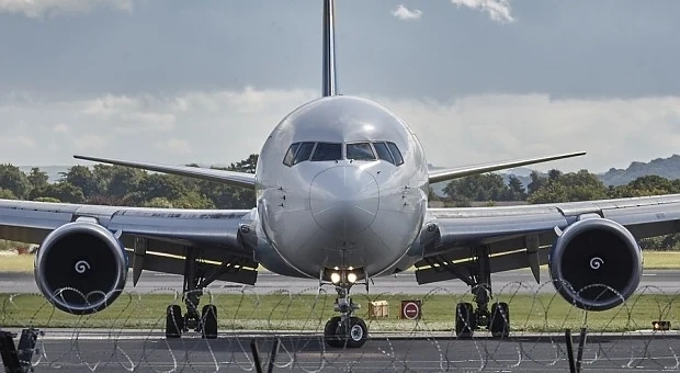 Самолет „Боинг 737-800” кацна аварийно на летище Бургас