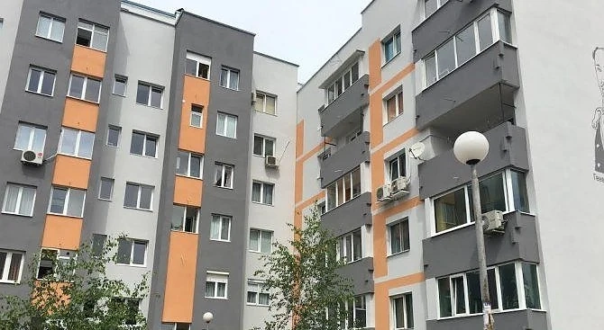 Правителствената програмата за безплатно саниране на жилищни сгради е спряна без много шум заради изчерпване на финансирането. Това е ста