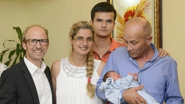 Посрещнахме в София българското бебе, родено във въздуха