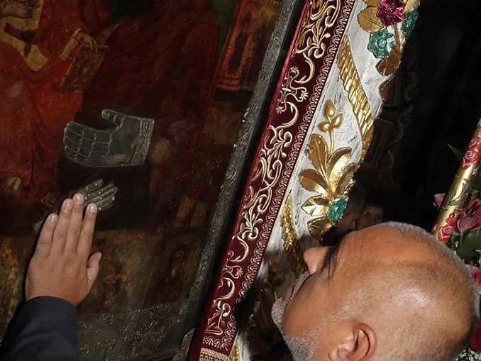 Борисов се помоли за здраве, мир и благоденствие в Троянския манастир