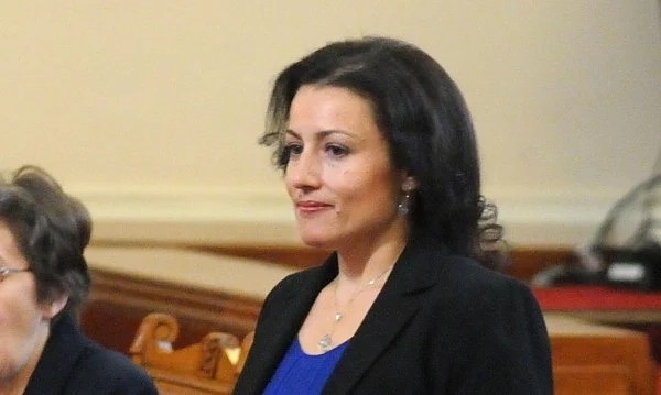 Десислава Танева роди близначки