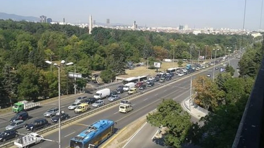 Ремонт блокира движението по „Цариградско шосе“ в столицата