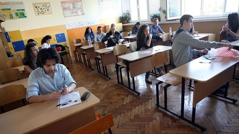 Втора поправителна матура днес