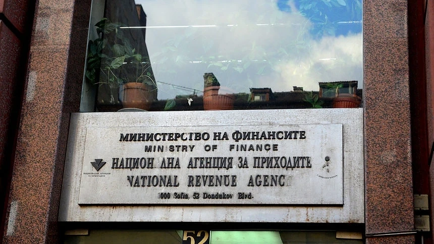 НАП предлага справки за дължими данъци и по телефона от днес