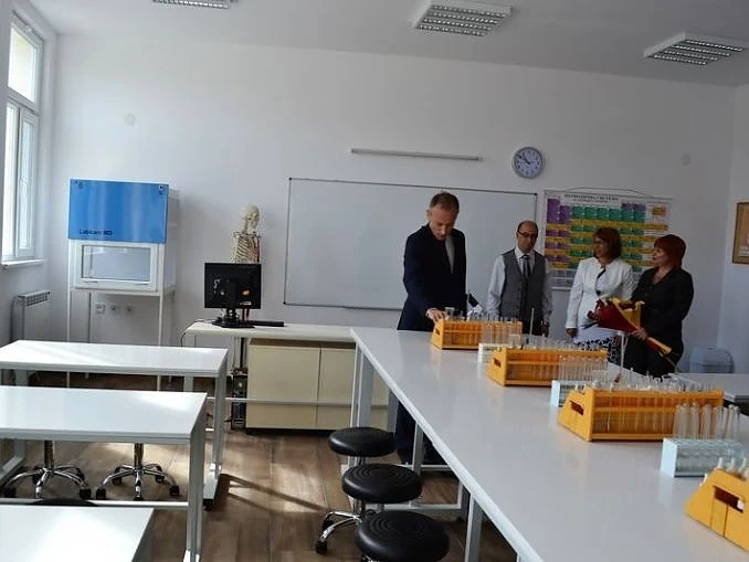 Всички 2400 училища в България ще отворят врати на 15 септември