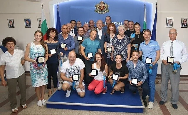 Министър Кралев се срещна с медалистите от IX Световни Мастърс игри