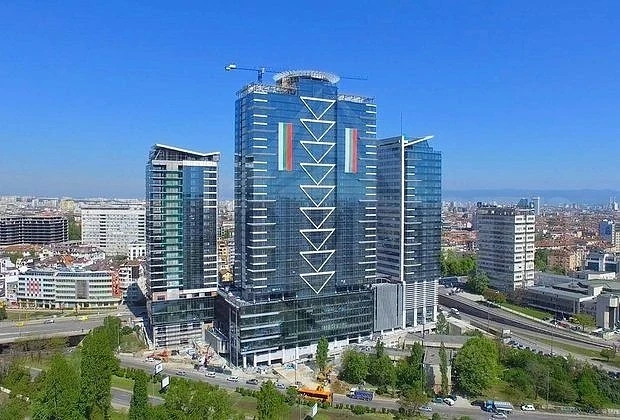 Дават Милениум Център до НДК на строителния контрол, асфалтирали зелени площи