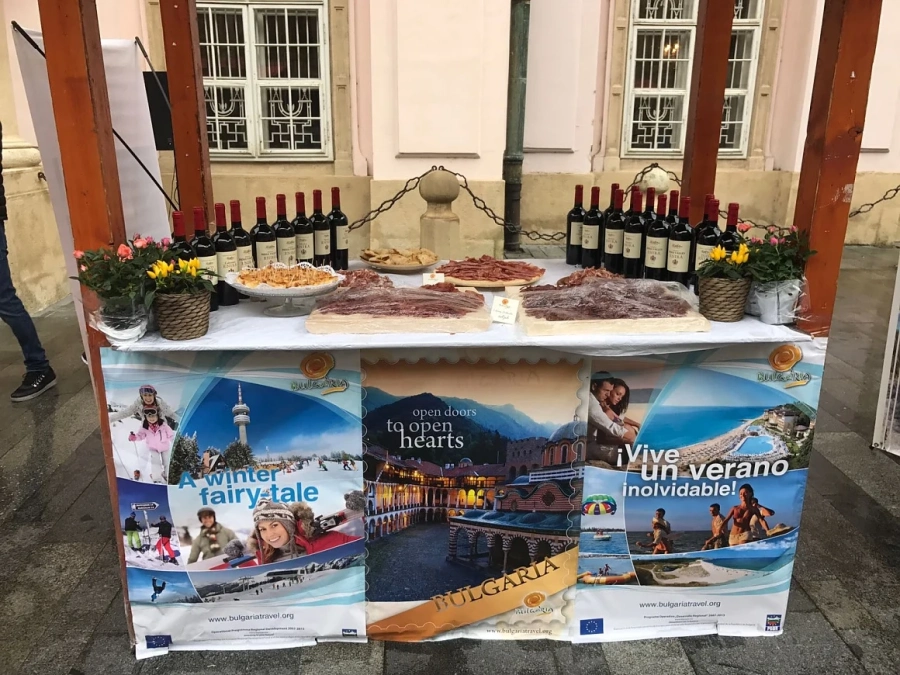 Дни на България се провеждат в Братислава! Хората се тълпят за български храни и вина