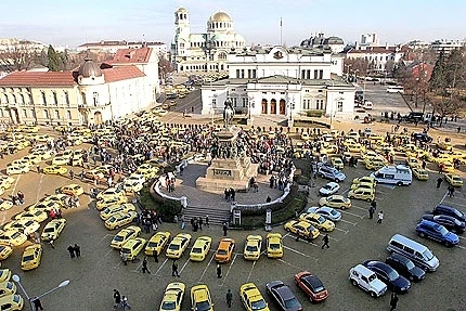 Разрешителните на таксиметровите шофьори ще се удължават без изпит
