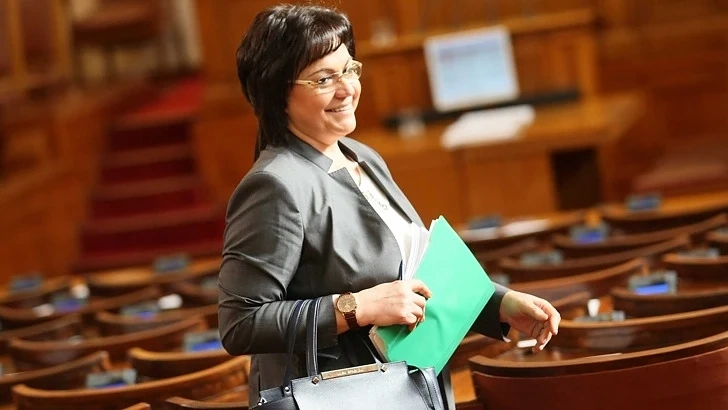 Нинова: Най-яркият пример за паралелна държава е правителството