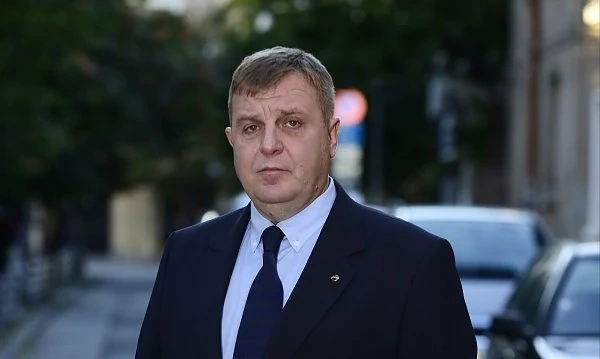 Каракачанов: Цели села с бебетата имат ТЕЛК
