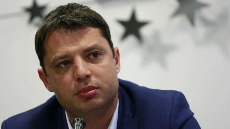 Депутатът от ГЕРБ Делян Добрев ще депозира днес оставката си