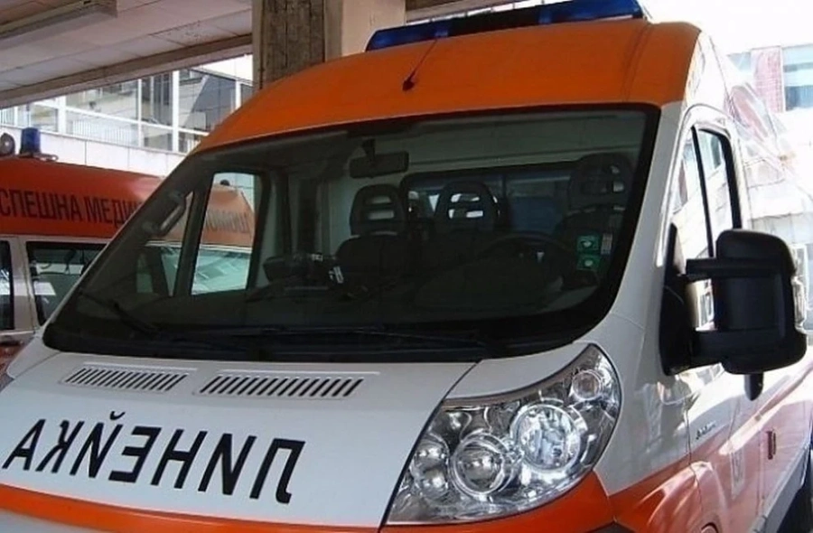 Нарушения в 2 болници и кадрови дефицит в спешната помощ показа казусът с неприетия в \