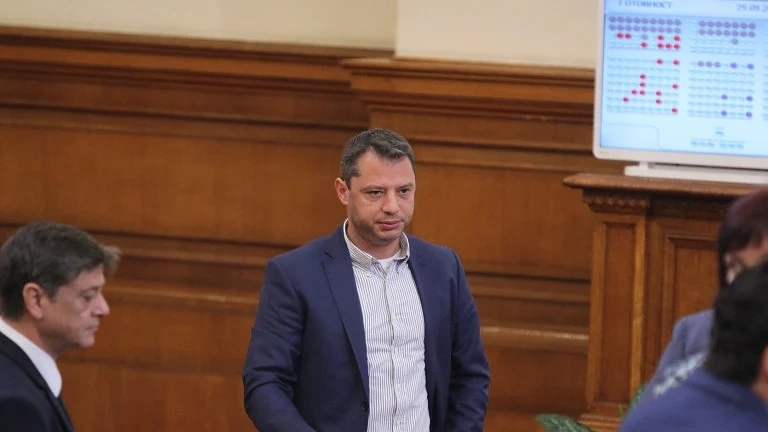 Днес Народното събрание гласува оставката на Делян Добрев