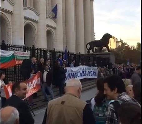 Десетки се събраха пред Съдебната палата за Марш за европейско правосъдие