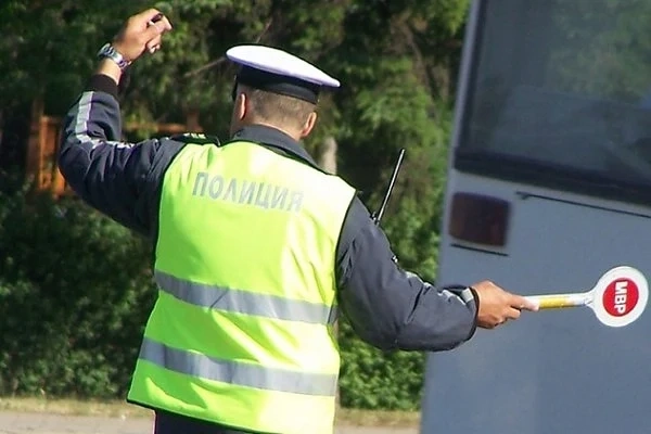 Пътна полиция стартира проверка на товарни автомобили и автобуси 