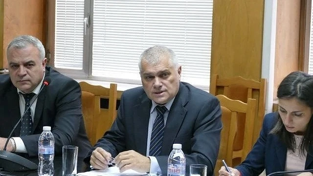 Валентин Радев: Важно е да се изчистим от всички гнили ябълки в МВР