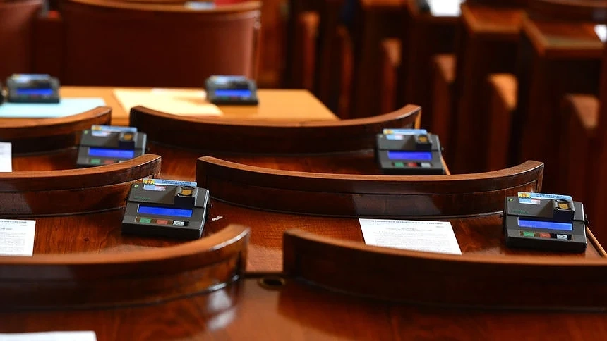 Парламентът отхвърли ветото на президента върху Закона за отбраната и въоръжените сили 