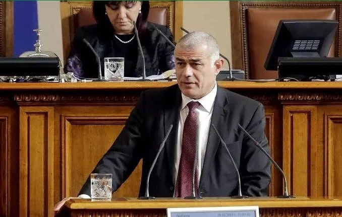 БСП: Справедливостта по борисовски – за едни увеличение на заплатата с 2000 лева, за други с 50 лв. (цялата декларация)