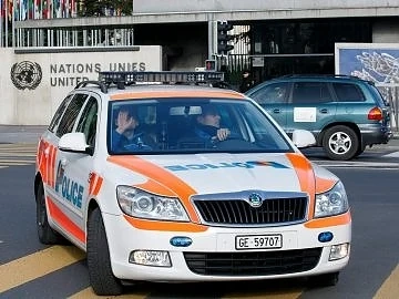 Тийнейджър рани няколко човека с брадва в Швейцария 