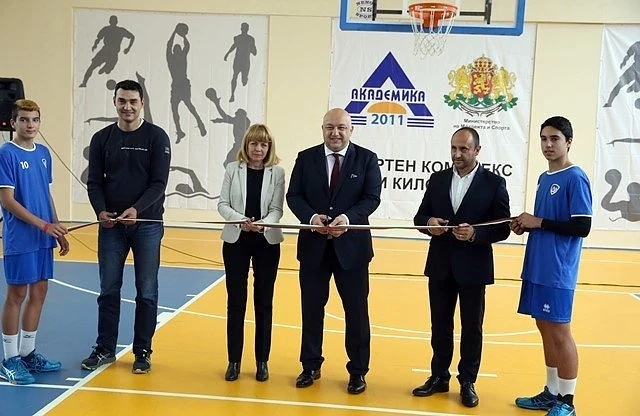 Кралев и Фандъкова откриха реновирания комплекс „Академика 4-ти км“