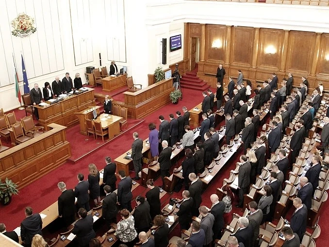 Депутатите почетоха с едноминутно мълчание паметта на жертвите на наводненията в Бургаско