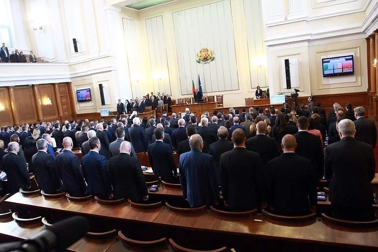 Депутатите решиха спецмагистратите да получават допълнително възнаграждение  
