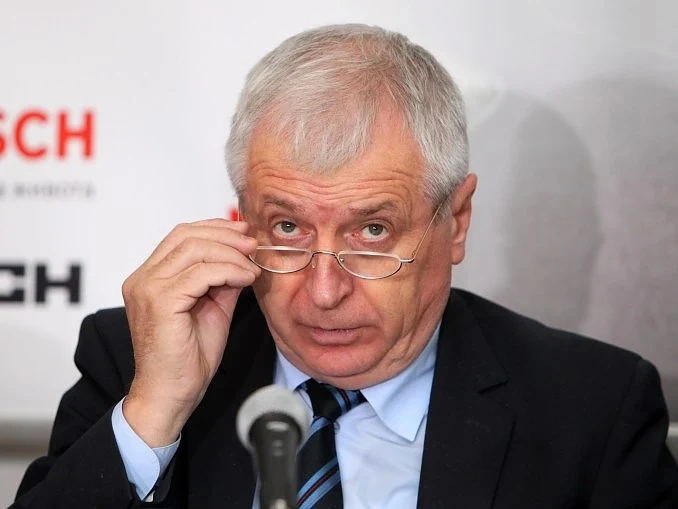 Инж. Емил Панчев: Гумите през зимата трябва да бъдат нови, зимни и с поне 4 милиметра грайфер