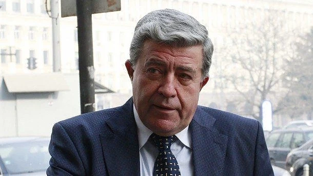 Лобита или глупост свалиха здравния министър