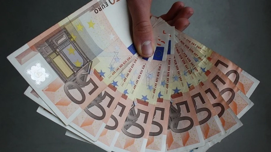 1 млн. бедни гърци с коледни бонуси от €1000