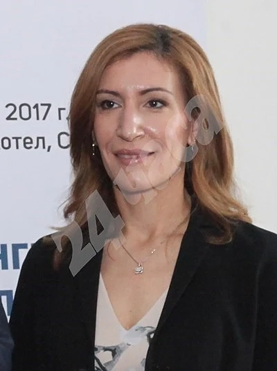 Ангелкова ще обсъжда готовността на курортите за зимния сезон