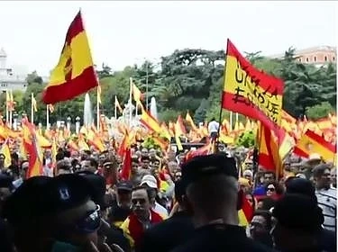 Хиляди излязоха в защита на каталунските власти