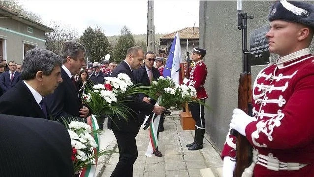 Четирима президенти откриха възпоменателна плоча Желю Желев