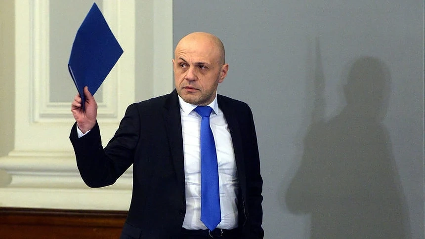 Дончев се похвали, че една четвърт от услугите са с по-малко бюрокрация, но иска ускорение