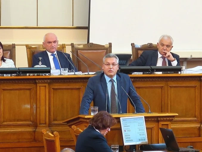 Отстраниха Жаблянов от трибуната в пленарна зала