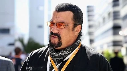 И Стивън Сегал обвинен в сексуален тормоз