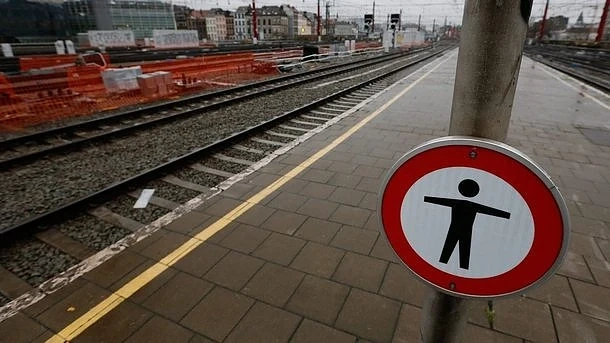 За четвърти път френските профсъюзи излизат на протест срещу трудовата реформа на Макрон