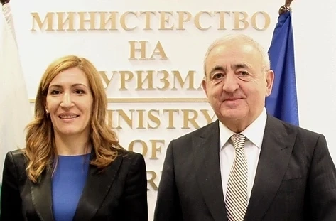 Николина Ангелкова проведе работна среща с акад. Асаф Хаджиев