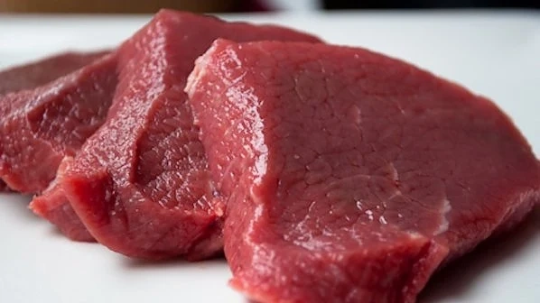 Данъчни спряха от продажба 21 тона месо