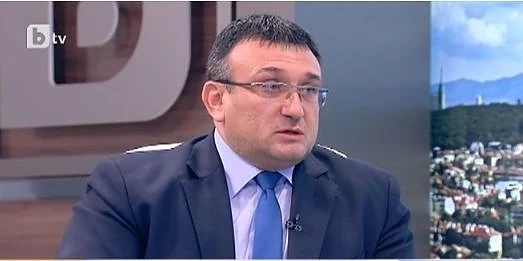Младен Маринов: Няма как на всяка пешеходна пътека да има полицай