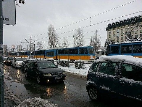 Трамвай аварира край Пирогов и предизвика хаос в трафика