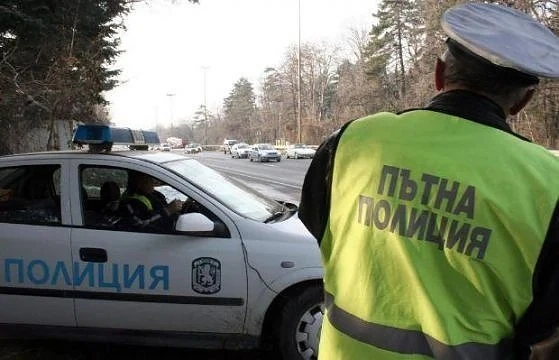 Паднали скали блокираха пътя Кричим - Девин