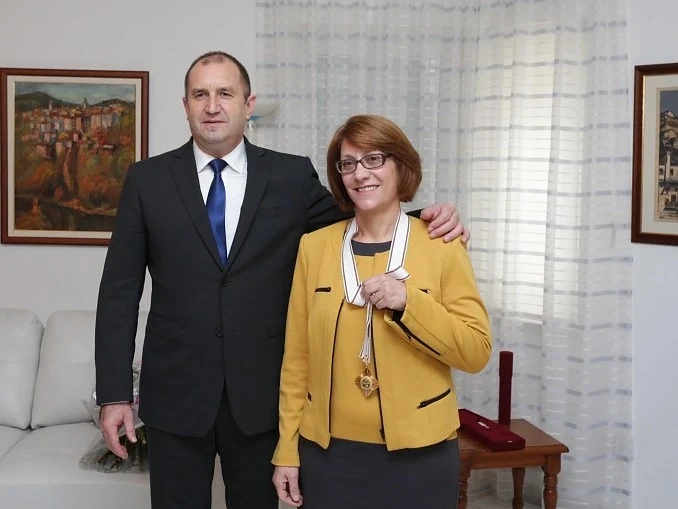 Румен Радев удостои с орден “Мадарски конник” Сотирула Хараламбус