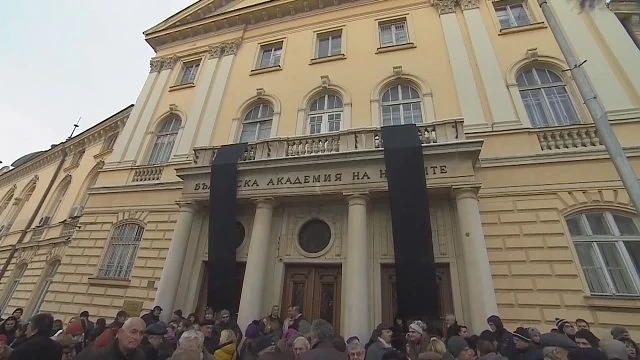 БАН на протест – не само за пари, но и за политики 