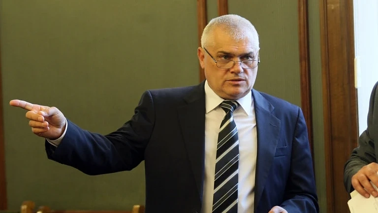 Валентин Радев: Има и други сигнали за кражба на гориво от полицаи