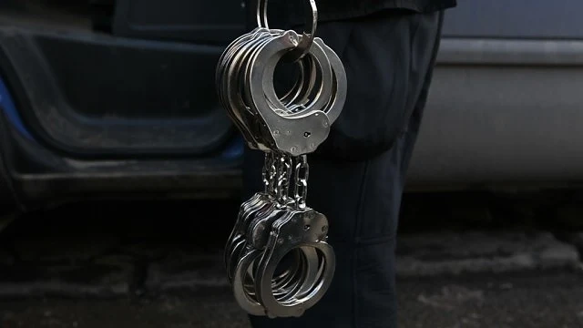 Двама са задържани за запалената кола на директора на пловдивския затвор 